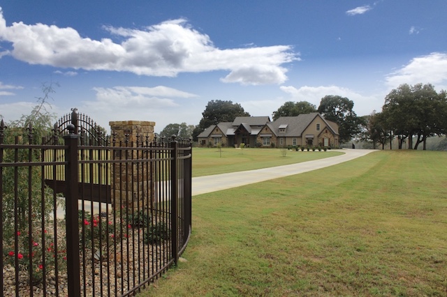 Contemporary transitional country manor in East Texas, by Trent Williams Construction Management Contemporary transitional country manor in East Texas, by Trent Williams Construction Management